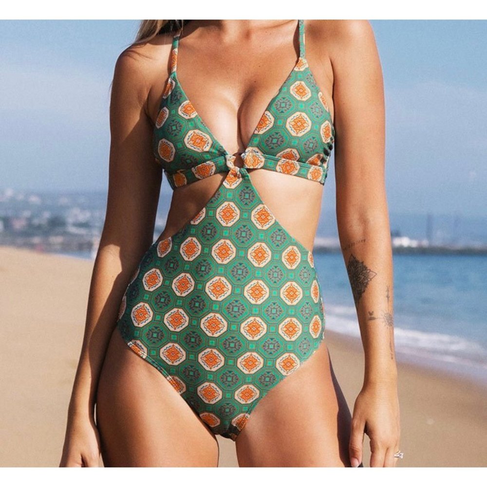 Cupshe Kaitlin Cut out O-ring One Piece Swimsuit NWT Size small